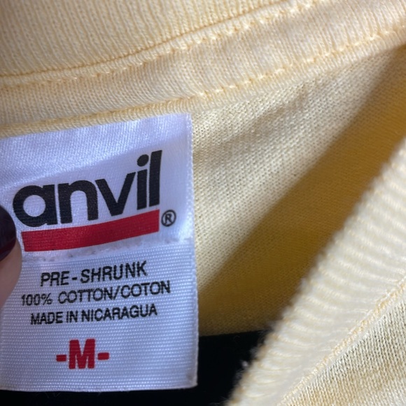 Taylor Swift Yellow Fearless Tour T-shirt on Anvil Tag Size Medium - Picture 3 of 5